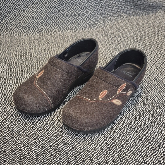 Dansko Shoes - Dansko Embroidered Felt Clogs Size 9 (39)